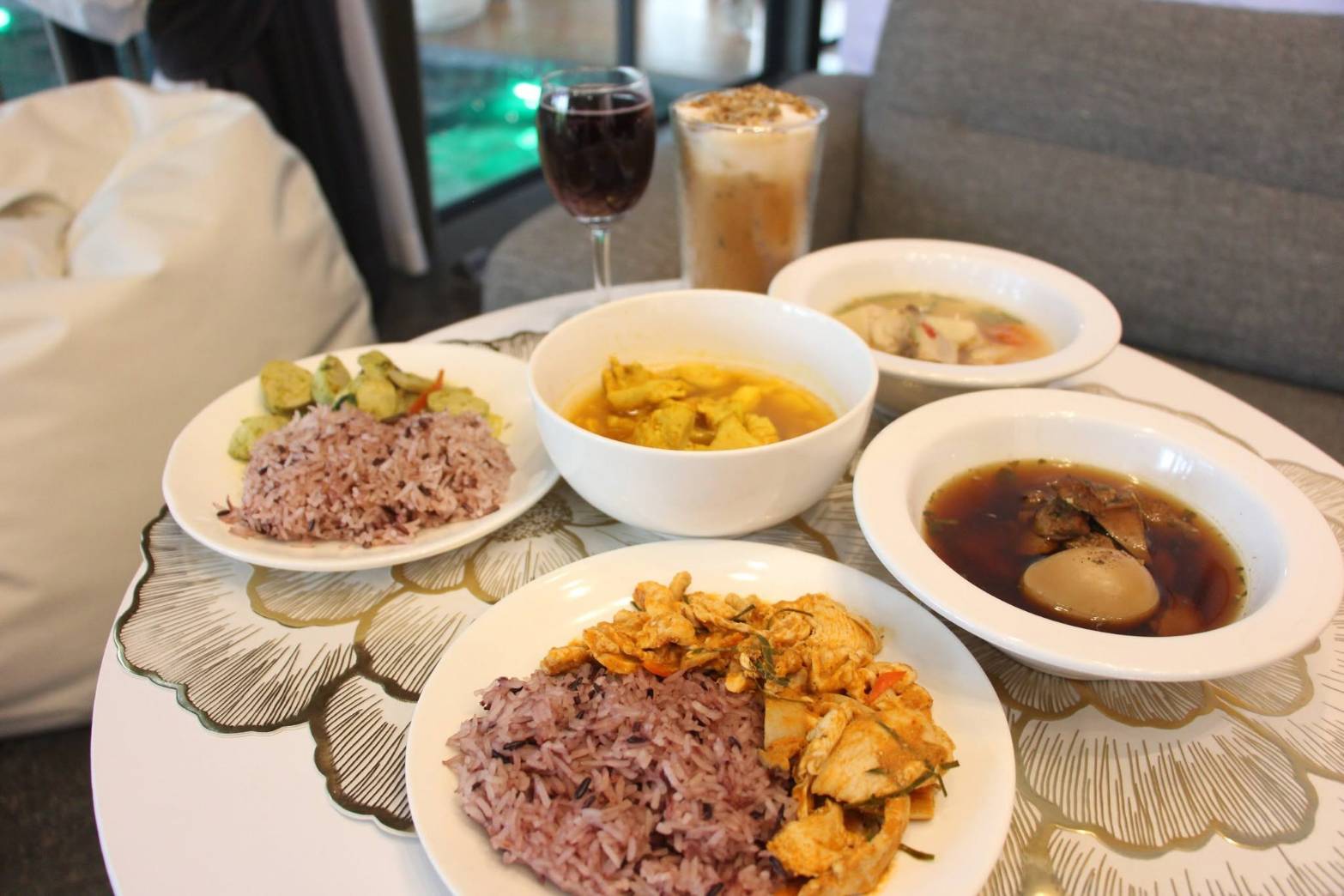 คลีนแซ่บนัว FIT WITH FAH